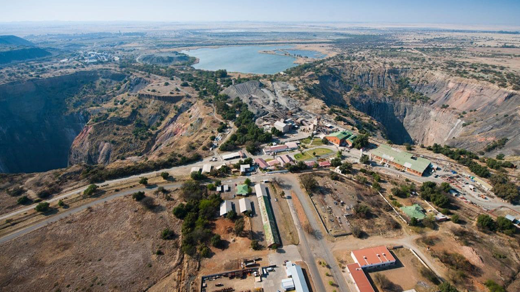 Boitumelo-tours-and-transfers-Culinan-Mine-Tour